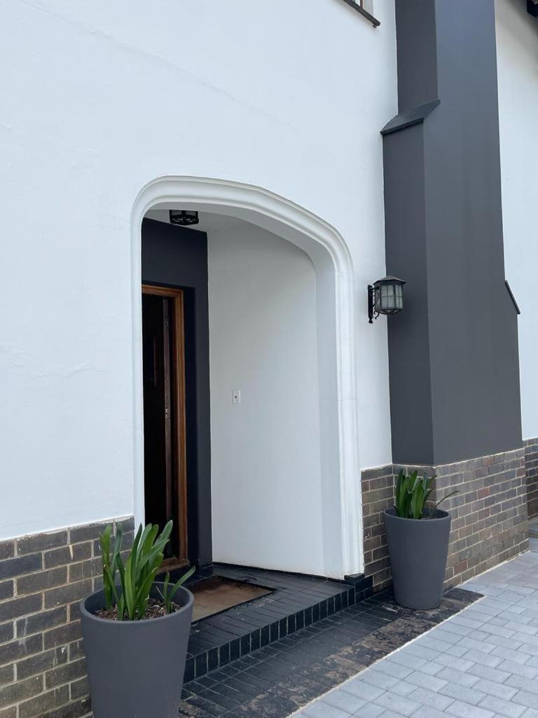The South Way Bed & Breakfast Johannesburg Exterior photo